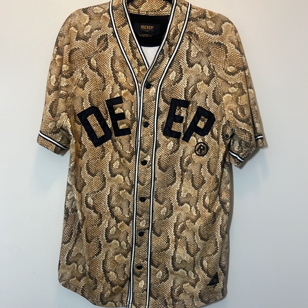 10.Deep Brown, Tan, Black & White Alligator Print Baseball Jersey Size Large - Picture 4 of 6